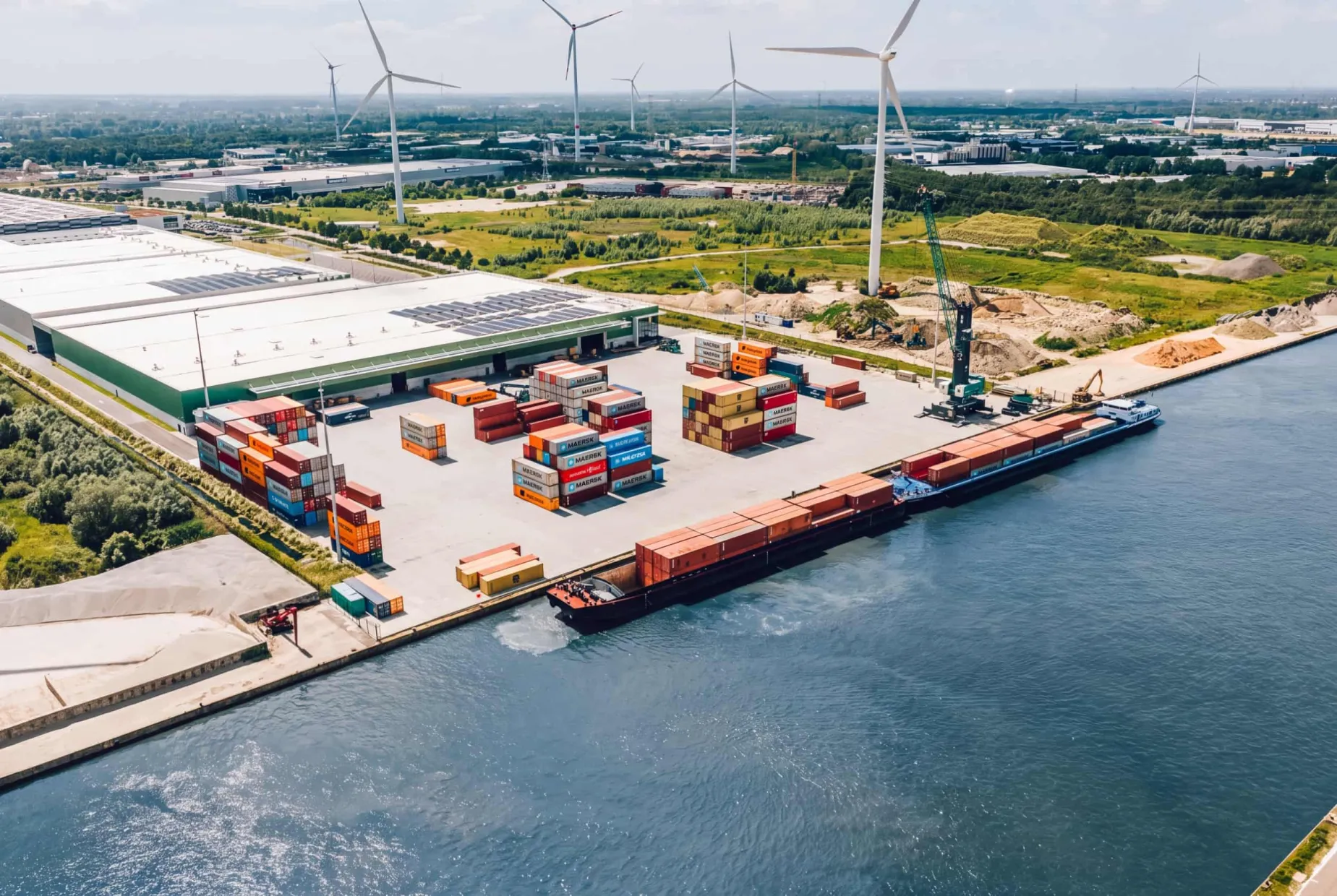 genk-zuid_terminal_with_barge